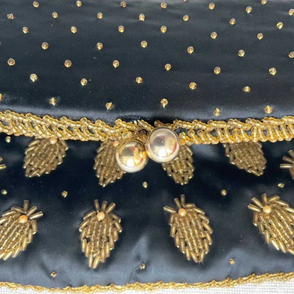•Vintage  70s Handcrafted Black Silk Pineapple Shaped Beading Purse Clutch